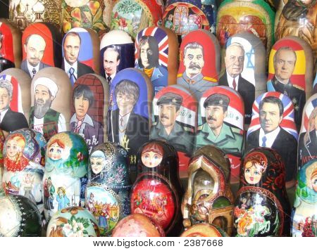 Politici matriosche a un mercato In Mosca, Russia