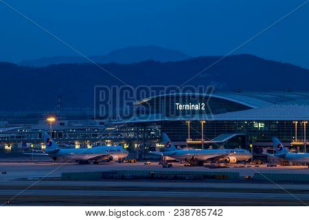 Seoul, South Korea - April 10, 2018: Korean Air Boeing 747 And Boeing 777 Parked At The Gates Of The