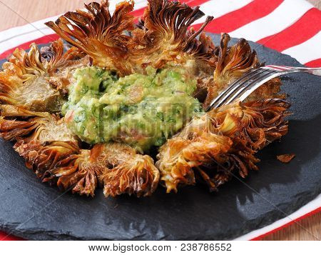 Fried Sliced Artichokes	 - Alcachofas Fritas

Artichoke Slices Deep Fried In Olive Oil. Tasty Vegan 