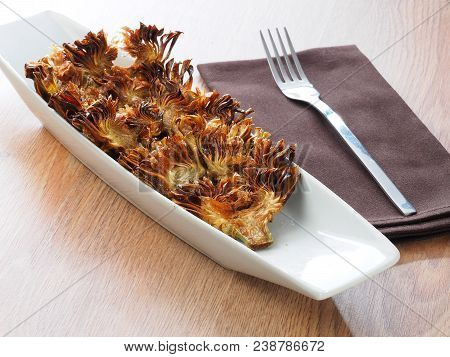 Fried Sliced Artichokes	 - Alcachofas Fritas

Artichoke Slices Deep Fried In Olive Oil. Tasty Vegan 