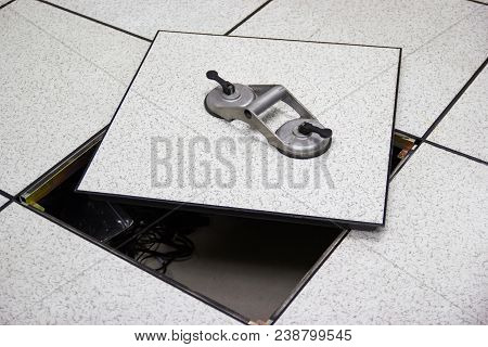 Suction Lifter - Tool Platform - The Open Floor In Server Room Raised Floor Tile Lifter