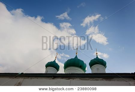Mosteiro de Aleksandro-svirskiy. Cúpulas da Catedral Spaso-preobrazhenskiy. Região de Leningrado. Russi