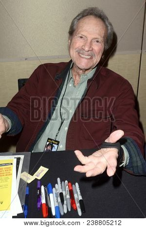 LOS ANGELES - APR 28:  H. M. Wynant at The Hollywood Show at Westin LAX on April 28, 2018 in Los Angeles, CA