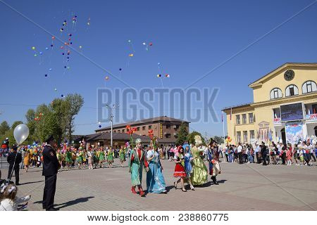 Slavyansk-on-kuban, Russia - May 1, 2018: Celebrating The First Of May, The Day Of Spring And Work. 