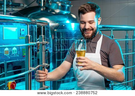 Light Beer Alcohol Brewery Worker Brewer Industry