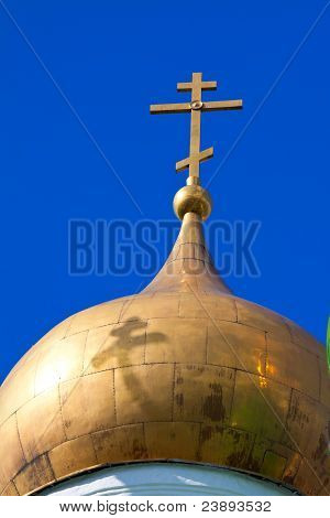Dome s křížkem