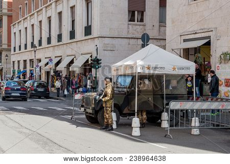Vatican City, March 08, 2018: Horizontal Picture Of Italian Army Close To San Pietro Basilic In Vati