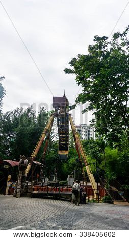 Pirate’s Revenge, Malaysia’s First 360-degree Rotating Pirate Ship At Sunway Lagoon Theme Park.