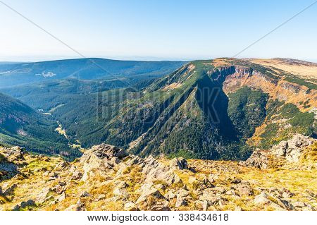 Studnicni Mountain And Giant Valley, Czech: Obri Dul, On Autumn Sunny Day In Krkonose - Giant Mounta
