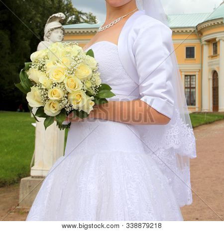 Luxury Bride In A Pink Dress With A Wedding Bouquet In The Wine Color