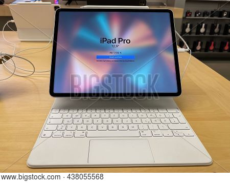 Frankfurt, Germany - October 28th 2021: A German Photographer Visiting An Apple Store, Comparing The