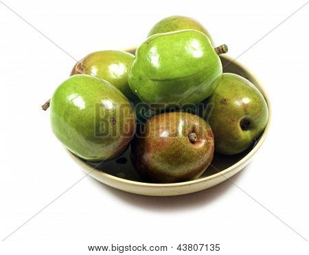 Jocotes i en skål