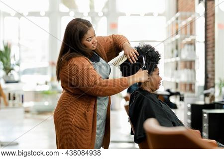 Hairstylist trimming the customer 39;s hair at a beauty salon