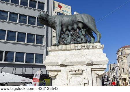 Bucharest, Romania - August 16, 2021: Lupa Capitolina At Downtown (old Town) Of City Of Bucharest, R