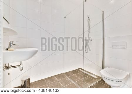 Aestetic Cozy Bathroom With Pretty Shower Tall