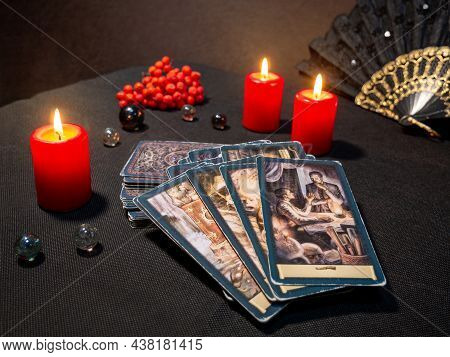 Russia, Dzerzhinsk, October 09, 2021. Cartomancy, Fortune Telling, Predictions On Tarot Cards. There