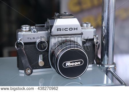 Mulheim A.d. Ruhr, Germany - September 21, 2020: Ricoh Tls401 Vintage Rangefinder Camera At Antique 