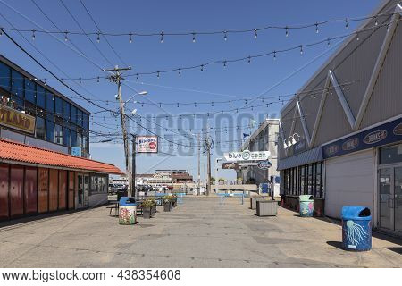 Salisbury, Usa - September 28, 2017: Beach Promenade At Salisbury, Usa. Adding To The Diversity Of S