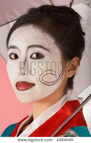 Geisha japansk kvinde med paraply og anisgtsmaling