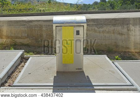 Draga Bascanska, Croatia - 4th September 2021. A Plastic And Metal Recycling Bin On Krk Island In Pr