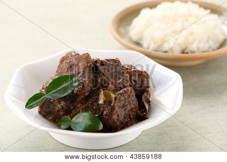 Rendang wołowiny, dania kuchni indonezyjskiej