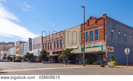 Texarkana, Arkansas, Usa - September 26, 2021: The Old Business District On Broad St
