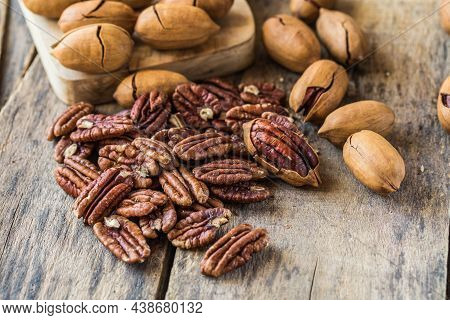 Cracked And Opened Pecan Nuts And Nuts In Shell. Cracked And Opened Pecan Nuts And Nuts In Shell.