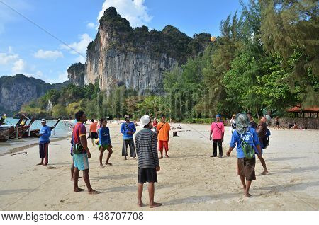 Thai Guide People Sailing Wooden Long Tail Boat Send Receive Travelers And Stop Cruise Rest For Play
