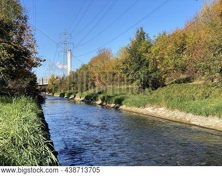 An Early Autumn Landscape Along The Glatt River And Its Embankment In The City Of Zürich (zuerich Or