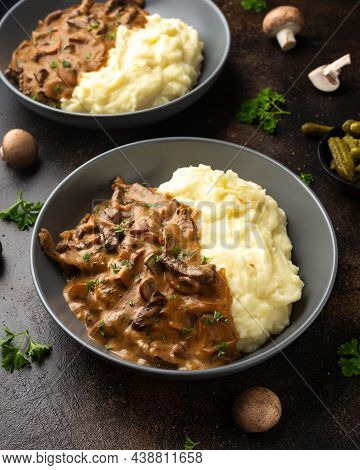 Beef Stroganoff With Mushrooms And Mashed Potatoes.