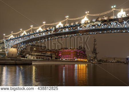 Night View Of The Patriarshy Bridge In Moscow. Patriarshy Bridge Is A Pedestrian Bridge Across The M