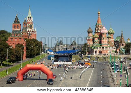  Moscou - 28 de agosto: XVI caridade bicicletada quadrado vermelho para crianças com síndrome de Down, 28 de agosto de 2011, M