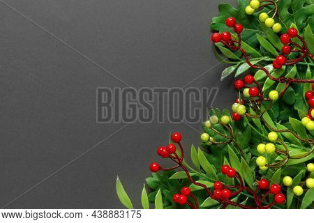 Autumn Oak And Rowan Branches With Red Berries On  Black Background.
Flat Lay, Top View, Copy Space 