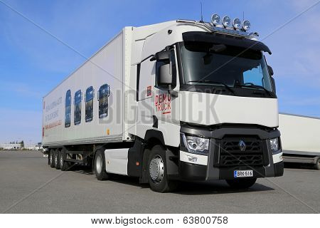 White Renault T460 Truck for Long Haul