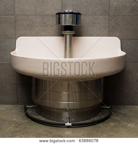Hand wash station