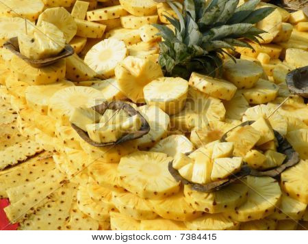 Свежий ананас
