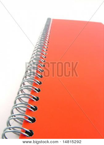 rode laptop geïsoleerd dicht omhoog