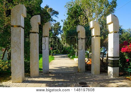 Louis Promenade, In Haifa