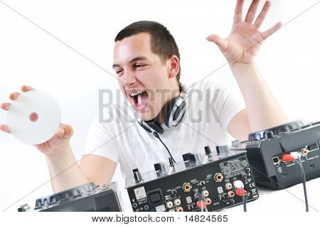 mladý dj muž se sluchátky a kompaktní disk dj zařízení