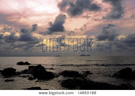 Havet solnedgång. Borneo.