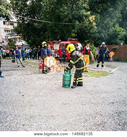 Bangkok Thailand September 24 2016 Fire officials demonstrated how the fire escape and how to use fire extinguisher When fire