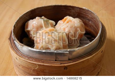 중국어 대나무 용기 전통 요리에서 딤섬 찜