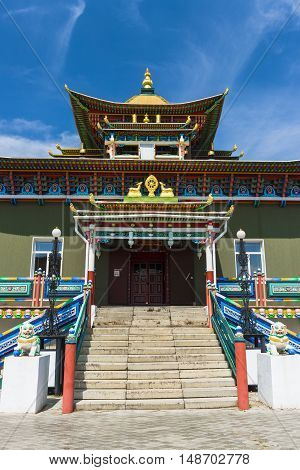 At midday there are no people at the entrance to the Buddhist temple in Ivolginsk datsan, as in the middle of the day it closes for a break.