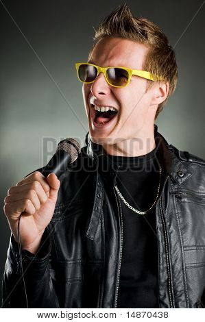 Rockstar กับแว่นตากันแดด