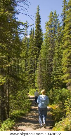Walkinbanff3885