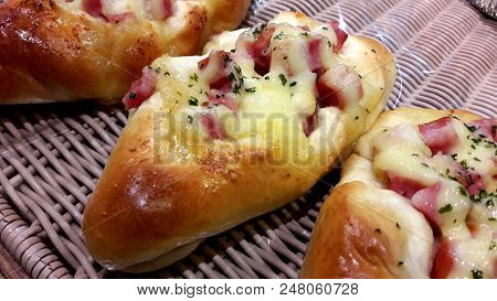 Beautiful Pictuer Of Thai Style Pizza Baquette