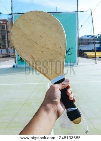 Wooden Racquet For Fronton Game, One-handed Racquet With Bottom Of The Wall To Play Fronton