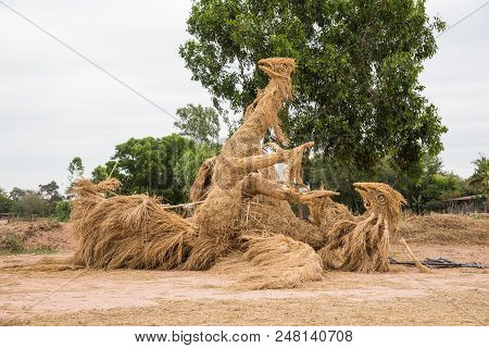 Nadun,maha Sarakham,thailand  - March 9, 2018: Show Idea Straw Puppet Festival In Nadun,maha Sarakha