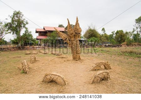 Nadun,maha Sarakham,thailand  - March 9, 2018: Show Idea Straw Puppet Festival In Nadun,maha Sarakha
