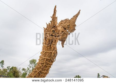 Nadun,maha Sarakham,thailand  - March 9, 2018: Show Idea Straw Puppet Festival In Nadun,maha Sarakha